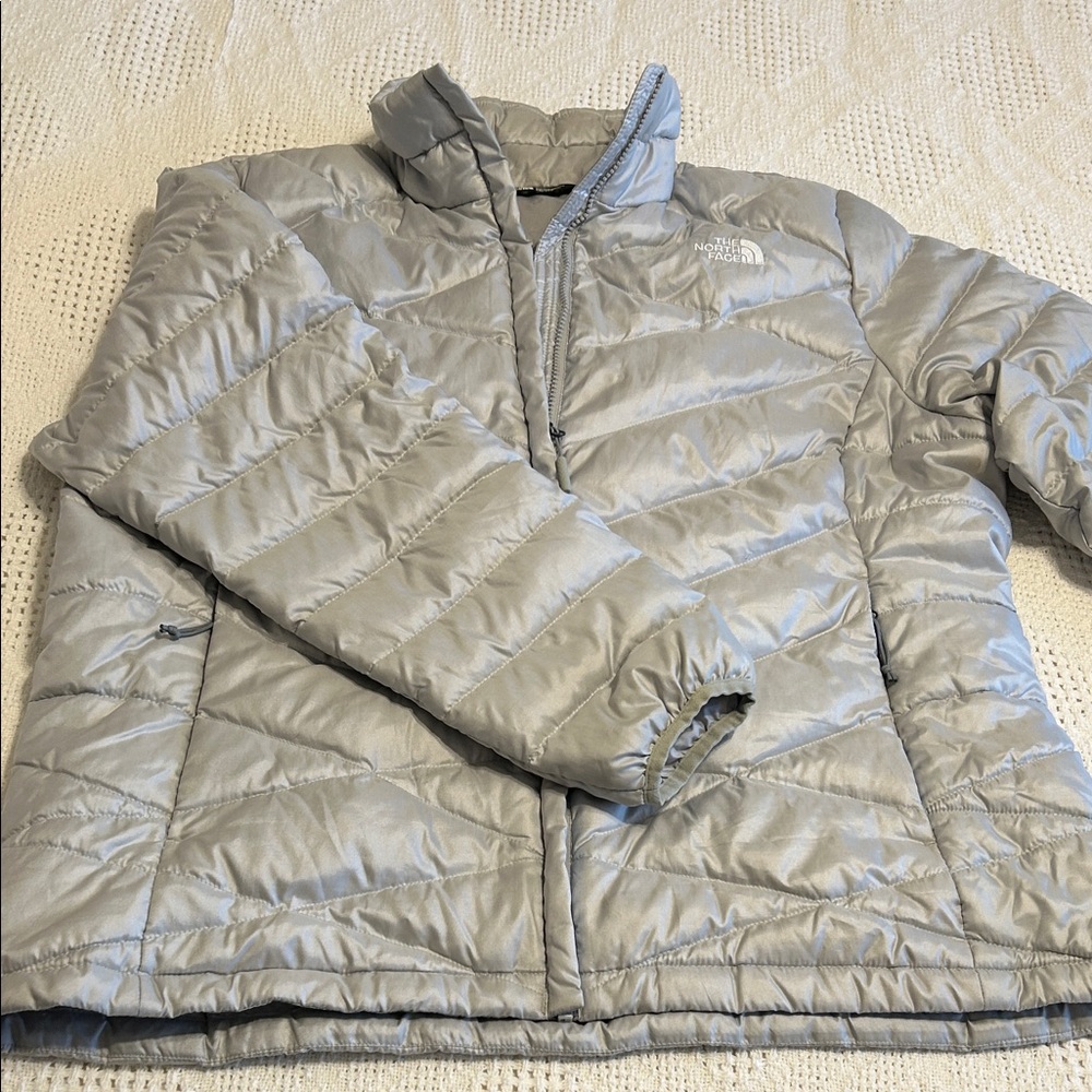 The North Face Women's Metallic Gray Puffer Jacket, XXL